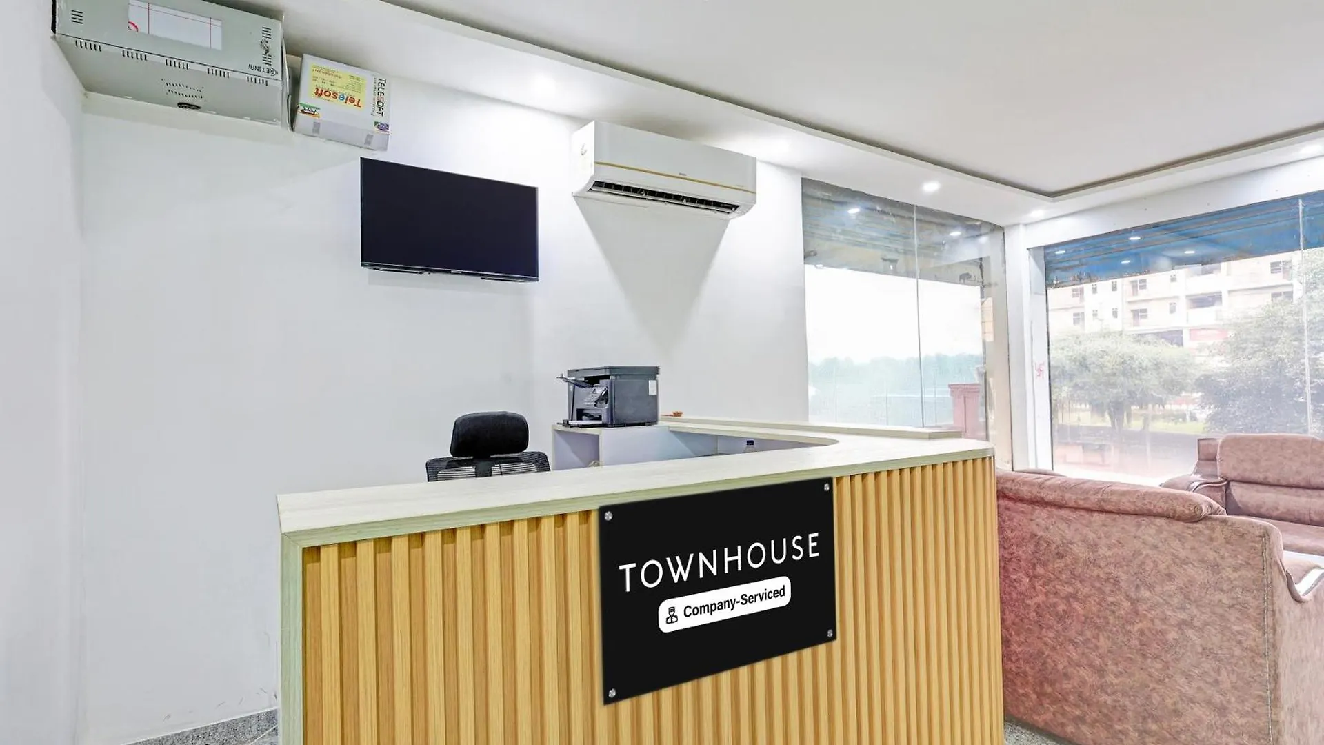 **** Hotel Super Townhouse Sector 62 Gurgaon Near World Mark Indie