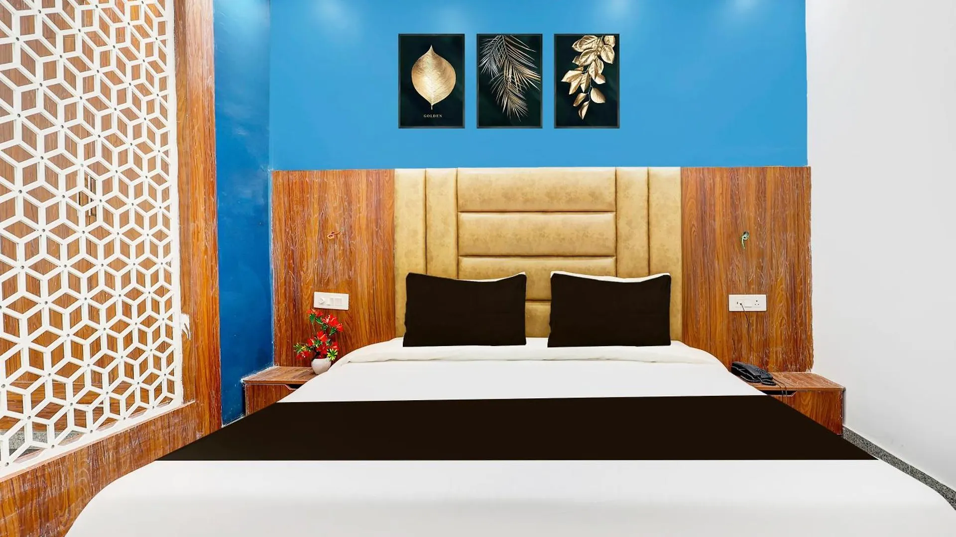 **** Hotel Super Townhouse Sector 62 Gurgaon Near World Mark Indie